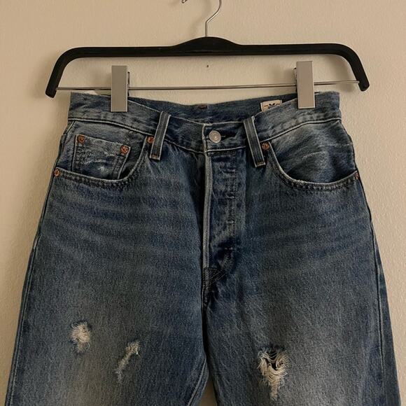 Levis White Oak Cone Denim 501 Short Distressed Denim Button Fly Jeans Size 26 - Picture 3 of 9